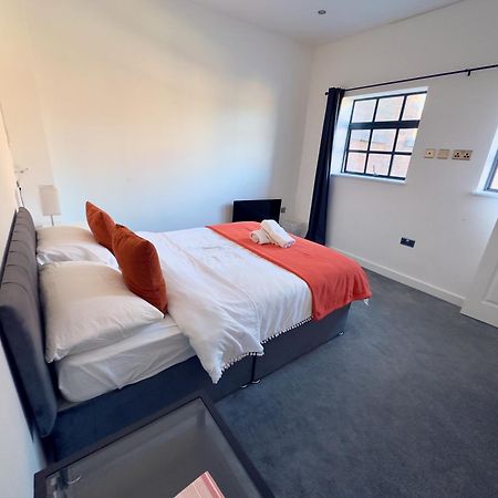 Modern House In Birmingham Villa Екстериор снимка