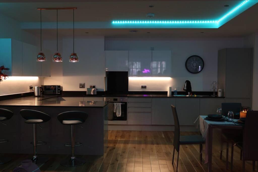 Modern House In Birmingham Villa Екстериор снимка