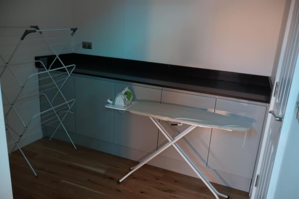 Modern House In Birmingham Villa Екстериор снимка