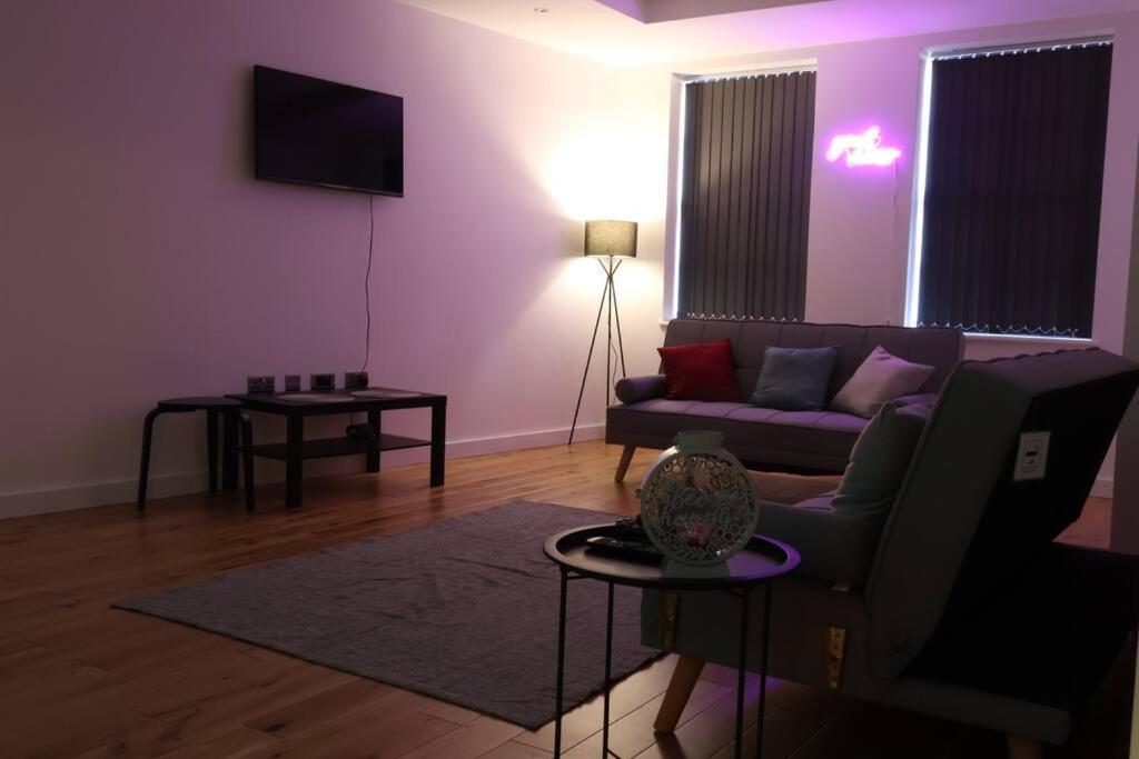 Modern House In Birmingham Villa Екстериор снимка
