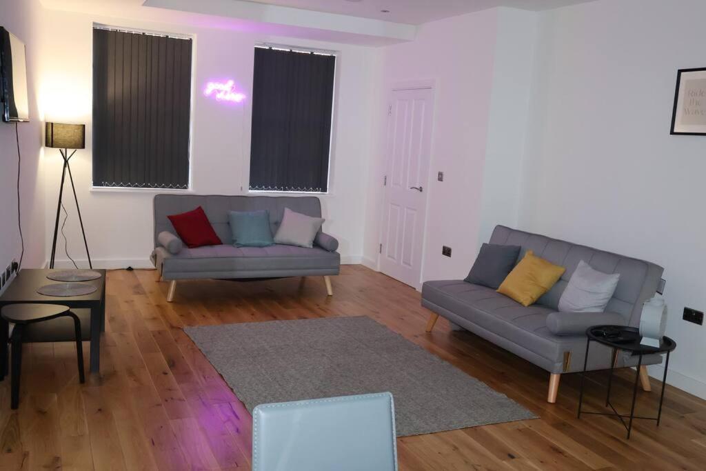 Modern House In Birmingham Villa Екстериор снимка