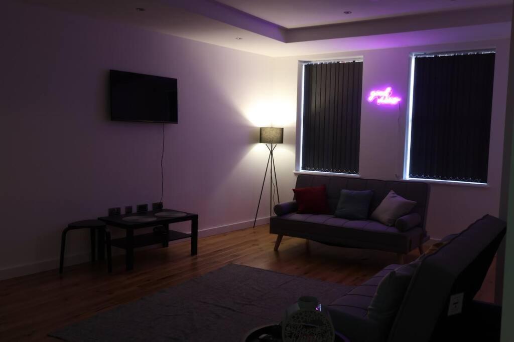 Modern House In Birmingham Villa Екстериор снимка