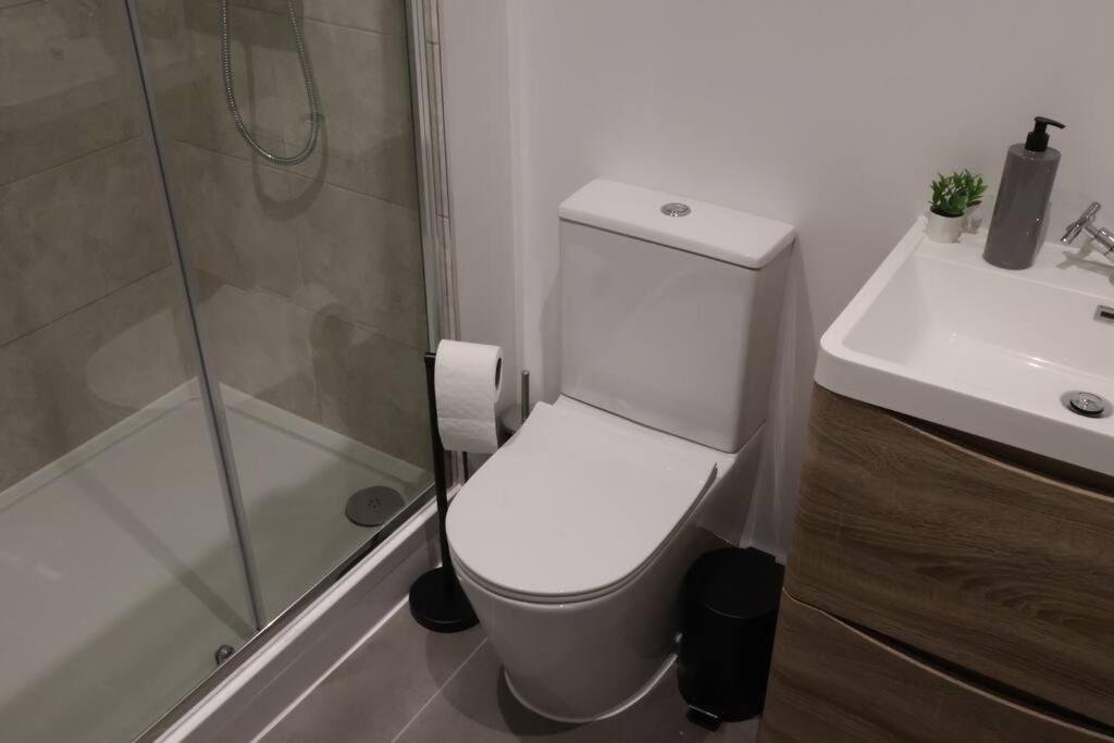 Modern House In Birmingham Villa Екстериор снимка