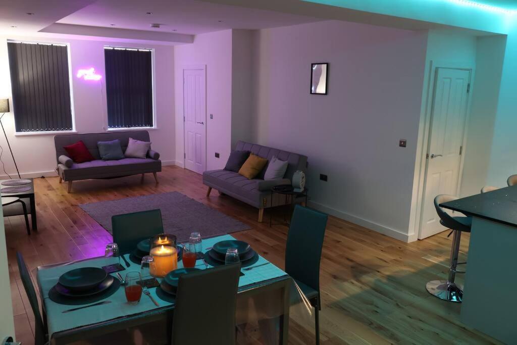 Modern House In Birmingham Villa Екстериор снимка
